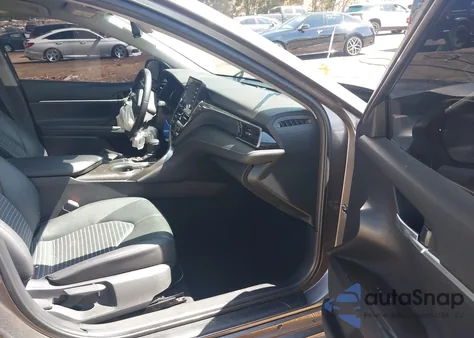 2022 Toyota Camry Se z USA, uszkodzony, nr VIN 4T1T11AK2NU042715